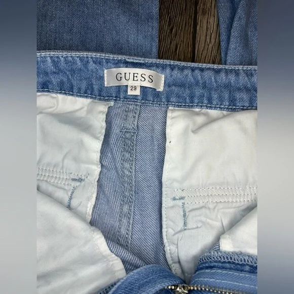 GUESS Cargo Jeans 29x30 – Light Wash Denim, Multi-Pocket, Zipper Detail - Picture 3 of 13